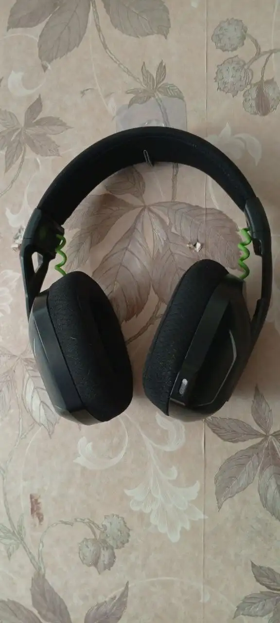 Продажа двух наушников Б/У - Наушники (Электроника) в Братск