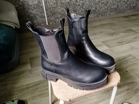 Продам новые кроссовки размер 37-38 - Одежда в Братск