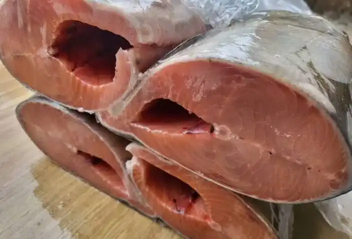 Кета дикий лосось потрошеная с головой