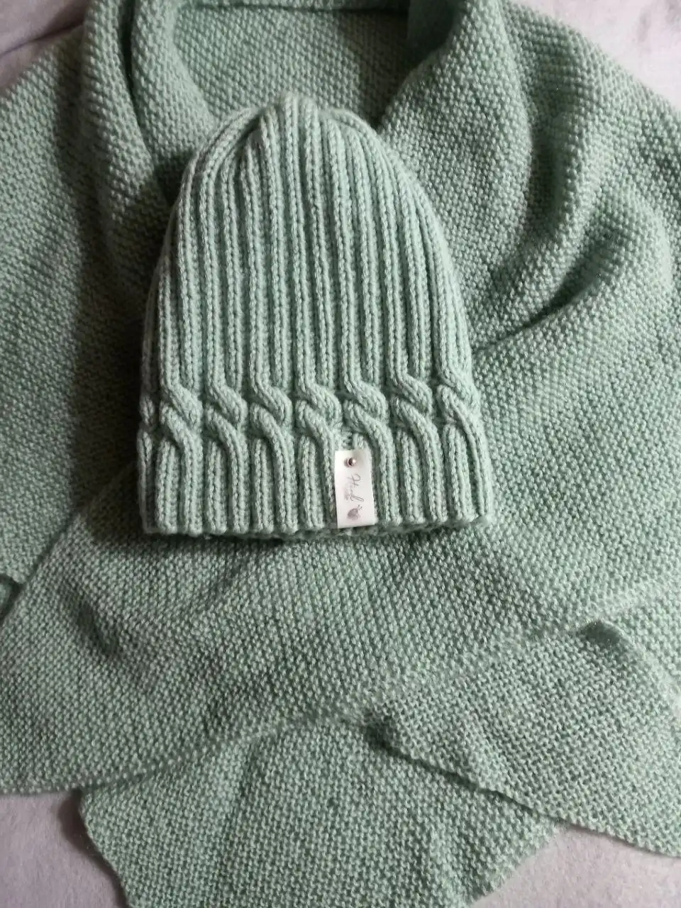 Шапка и бактус ручной работы