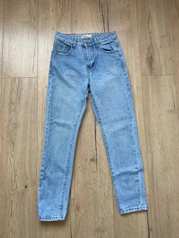 Джинсы размер 27 - Верхняя одежда и зимняя обувь в Тюмень