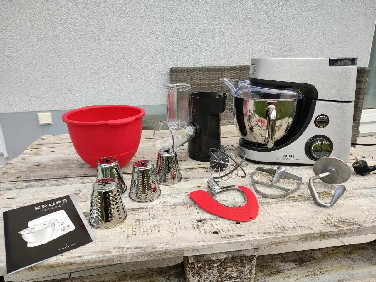 Кухонный комбайн с аксессуарами в отличном состоянии - Кухонная техника (Барахолка) в Тюмень