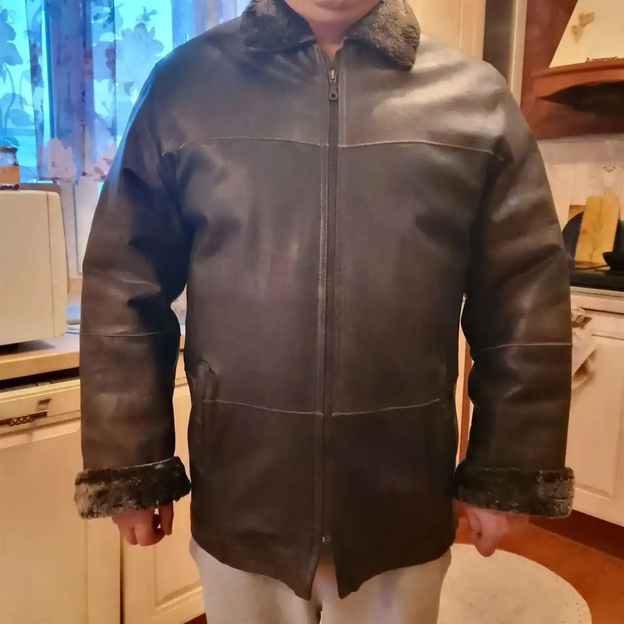 Продажа мужской и женской верхней одежды - Верхняя одежда (Одежда) в Тюмень