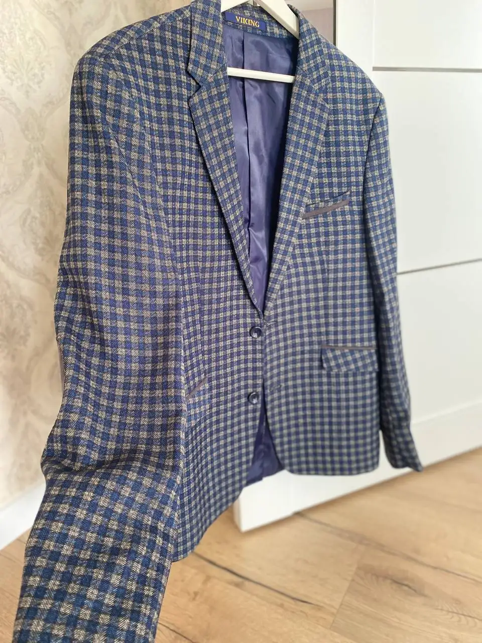 Новый, размер указан 52 маломерит - Одежда в Тюмень