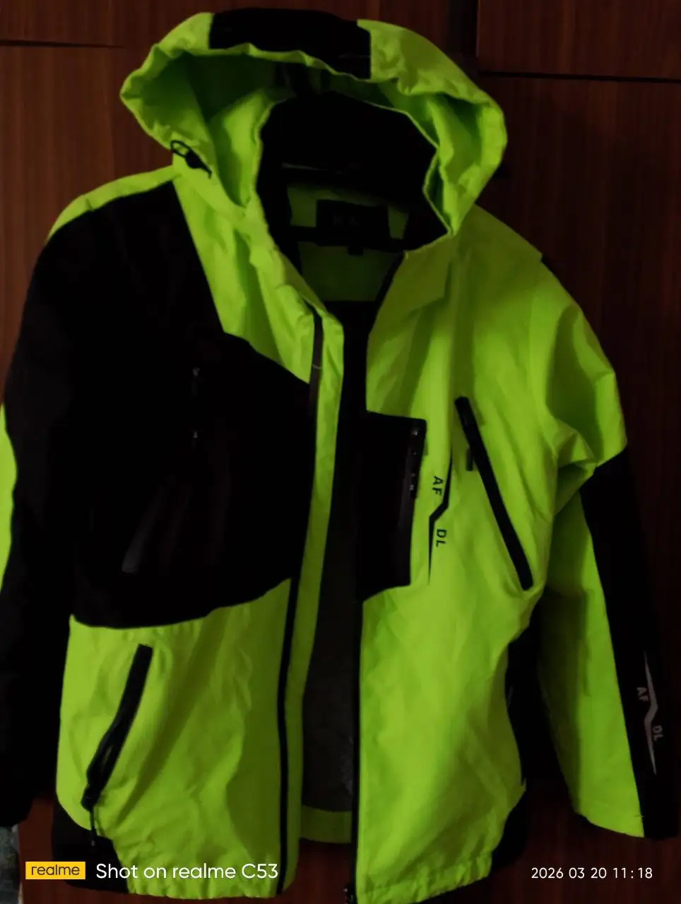 Продам демисезонную куртку размер 40 - Куртки (Одежда) в Тюмень