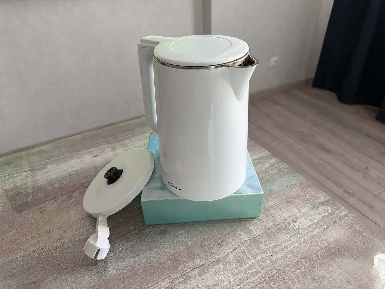 Электрочайник рабочий 1.7 литра - Барахолка в Тюмень