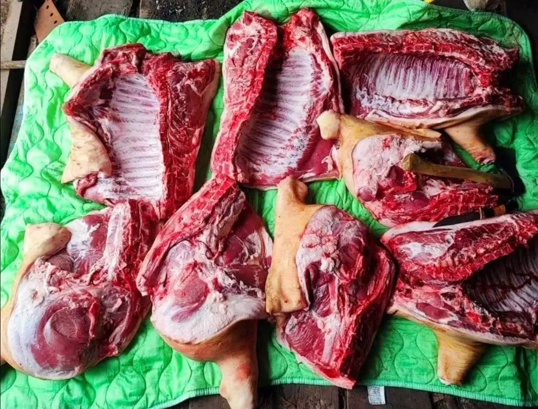 Забой домашних свинок породы Ландрас, свободное мясо - Продукты питания (Барахолка) в Тюмень