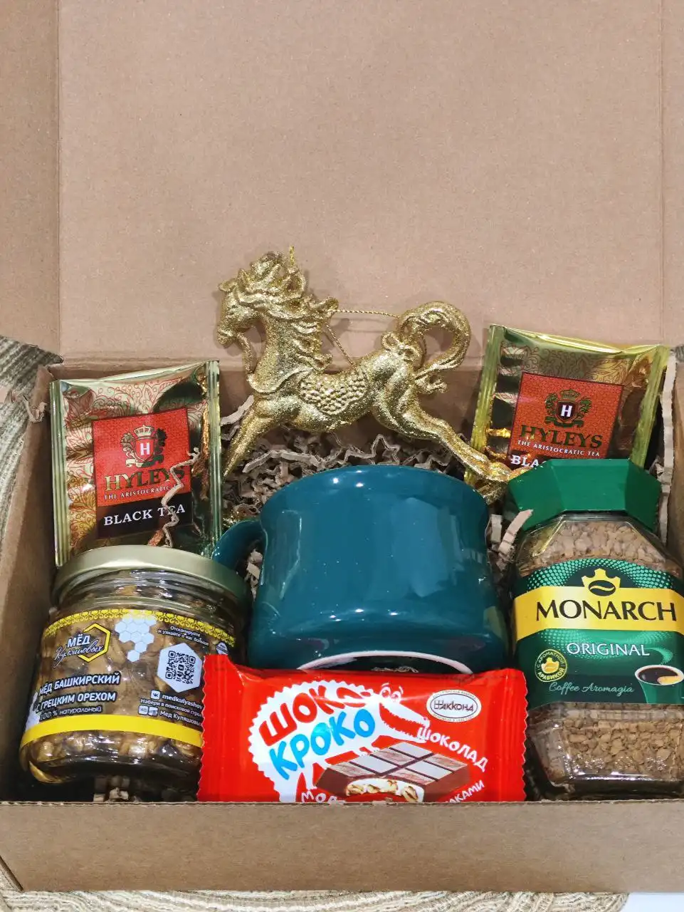 Новогодний подарочный бокс с лошадкой