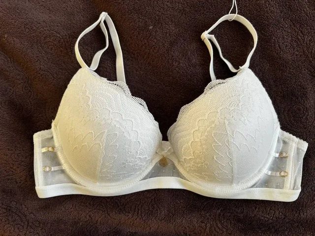 Продам новый бюстгальтер не подошёл по размеру Юго-западный - Головные уборы в Ульяновск