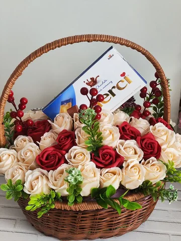 Букет из 79 мыльных роз в плетёной корзине - Ювелирные изделия в Ульяновск