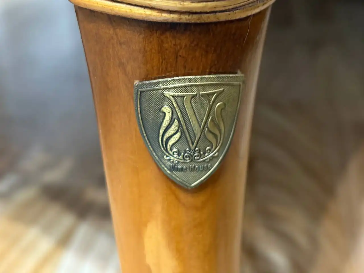 Журнальный стол из дерева с резными элементами - Мебель (Для дома и дачи) в Краснодар