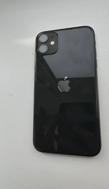 Продам iPhone 11 (64Гб) - Игровые аксессуары в Краснодар