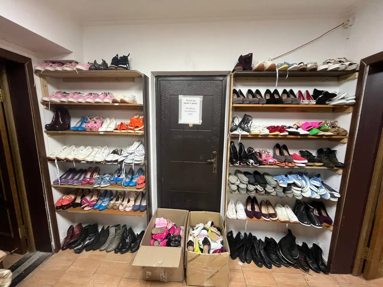 Раздача новой обуви и бесплатной одежды в Центре Добрых Дел - Раздача вещей (Барахолка) в Краснодар