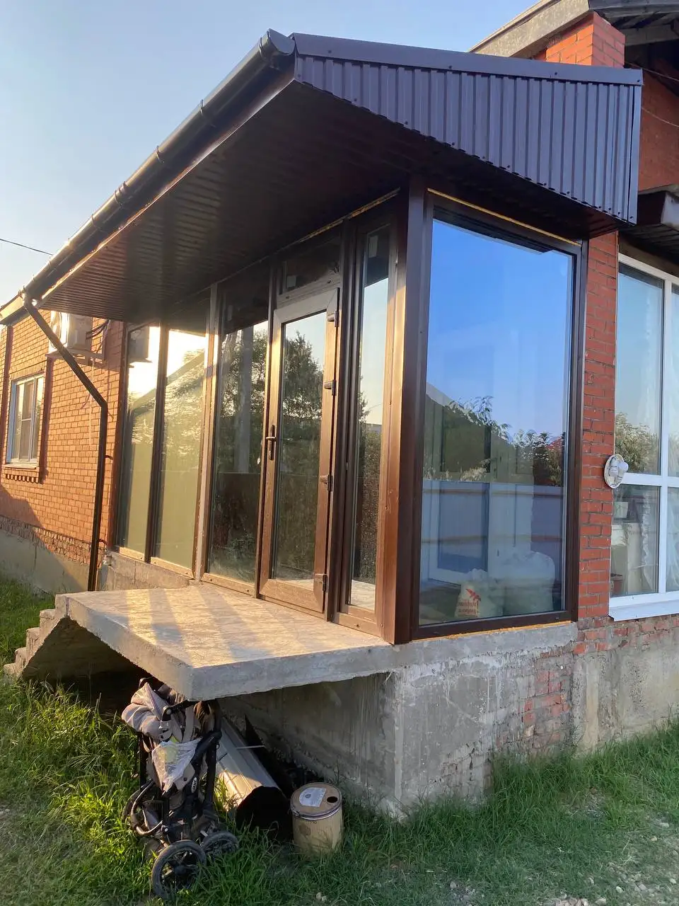 Остекление домов, балконов и лоджий с установкой алюминиевых конструкций и заменой стеклопакетов - Остекление и установка окон (Услуги) в Краснодар