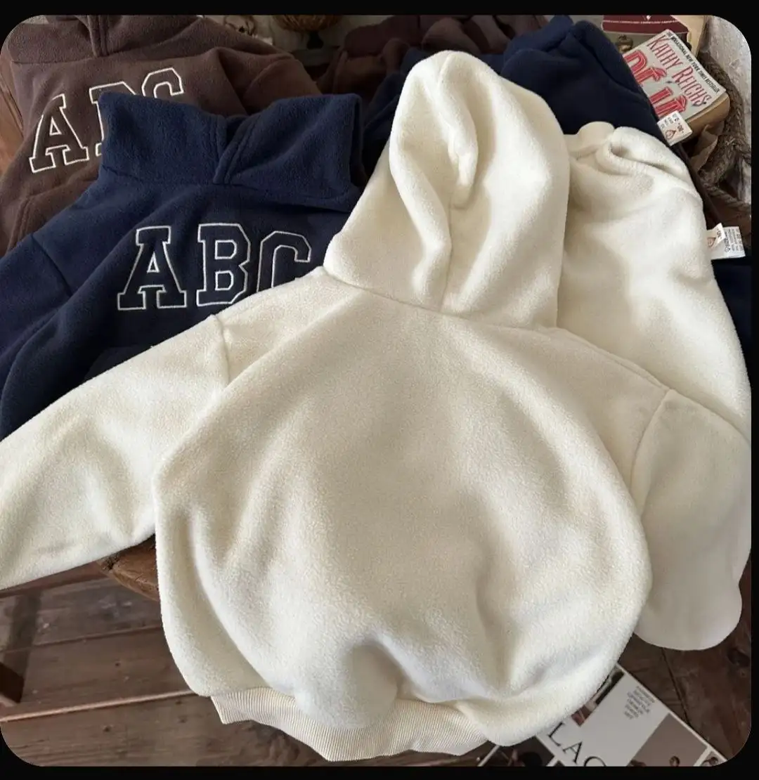 Продам новый костюм размер 110 - Одежда в Краснодар