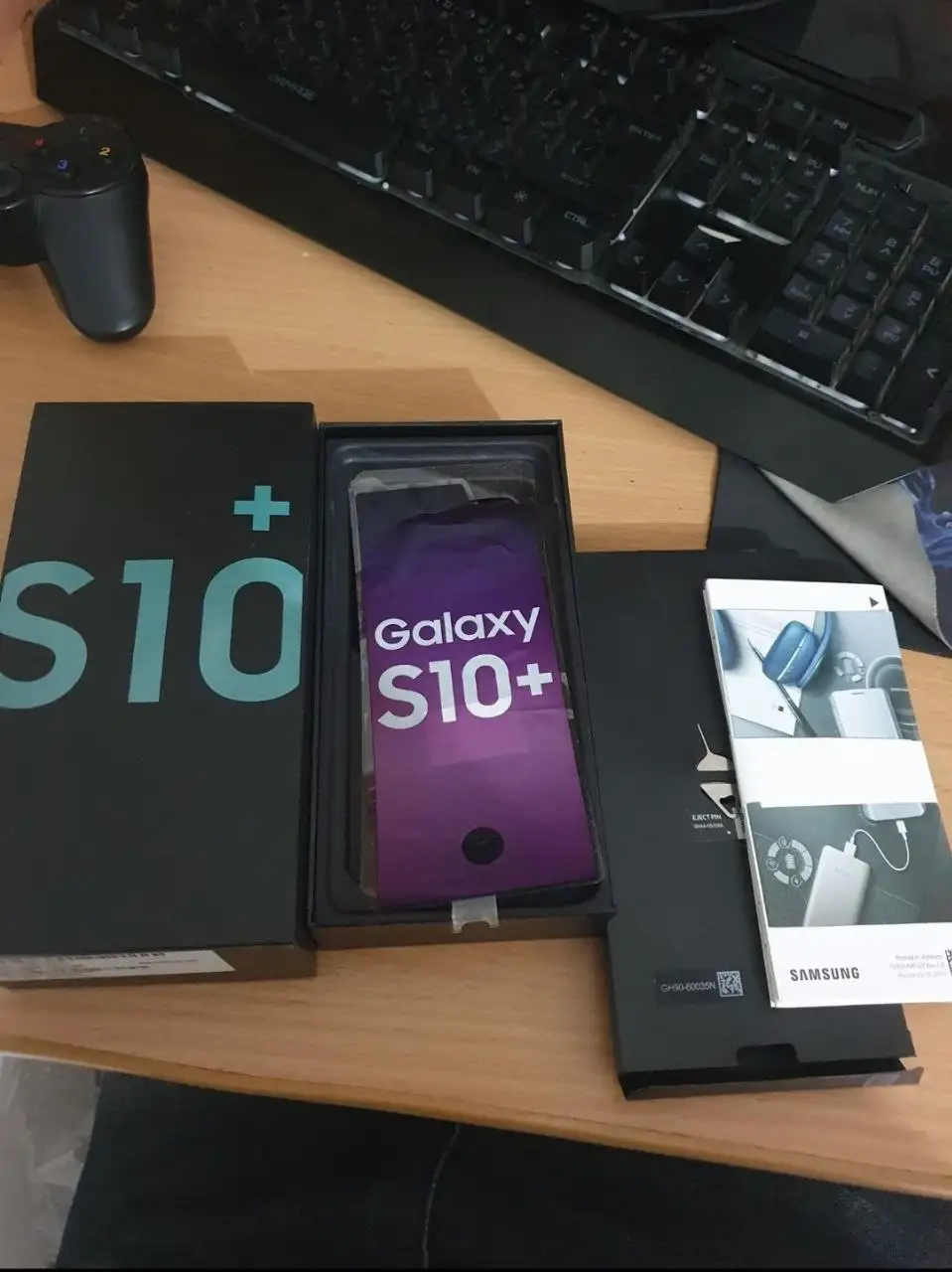 Samsung Galaxy S10 Plus в цвете аквамарин - Смартфоны (Электроника) в Краснодар