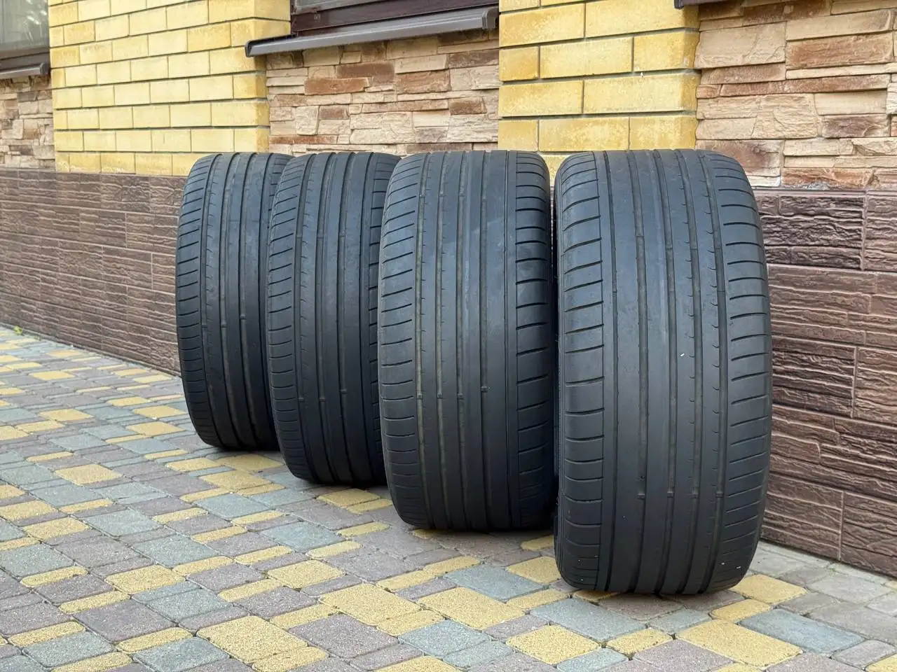 Продажа летней резины Dunlop SP Sport Maxx GT - Шины и диски (Авто) в Краснодар