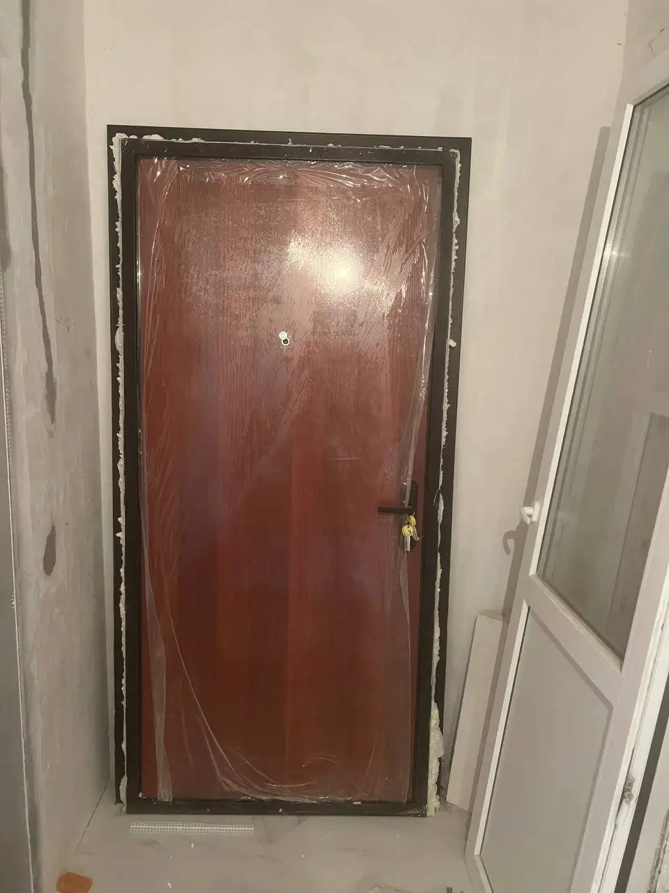 Продам входную дверь от застройщика - Двери (Для дома и дачи) в Краснодар