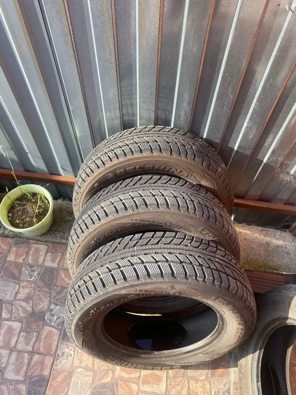 Продам зимние шины 175/65 R14 - Автошины и диски (Авто) в Краснодар