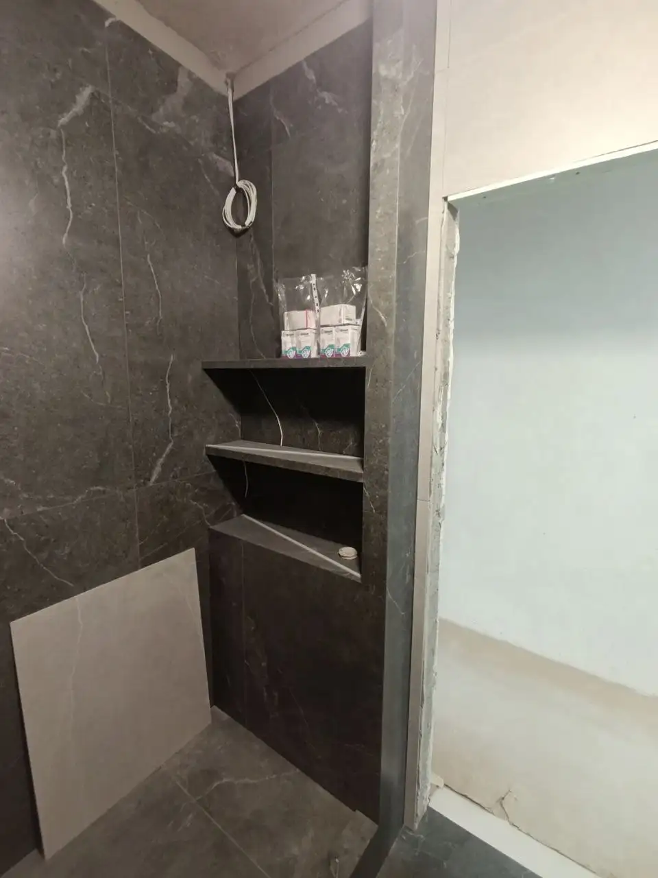 Услуги по укладке плитки, керамогранита и напольных покрытий - Отделочные работы (Услуги) в Краснодар