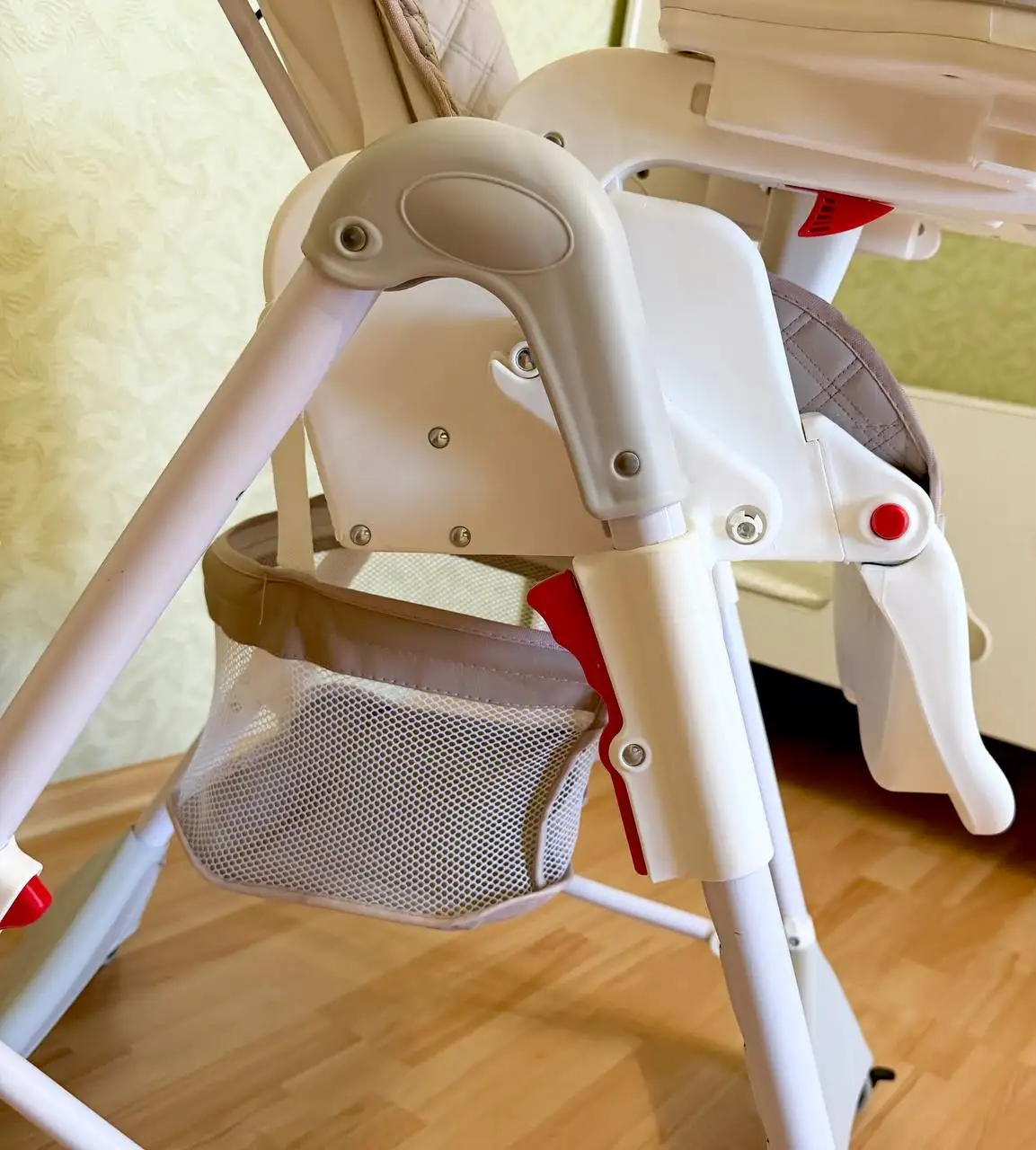 Продам стульчик для кормления Babyton - Мебель для детей (Товары для детей) в Краснодар