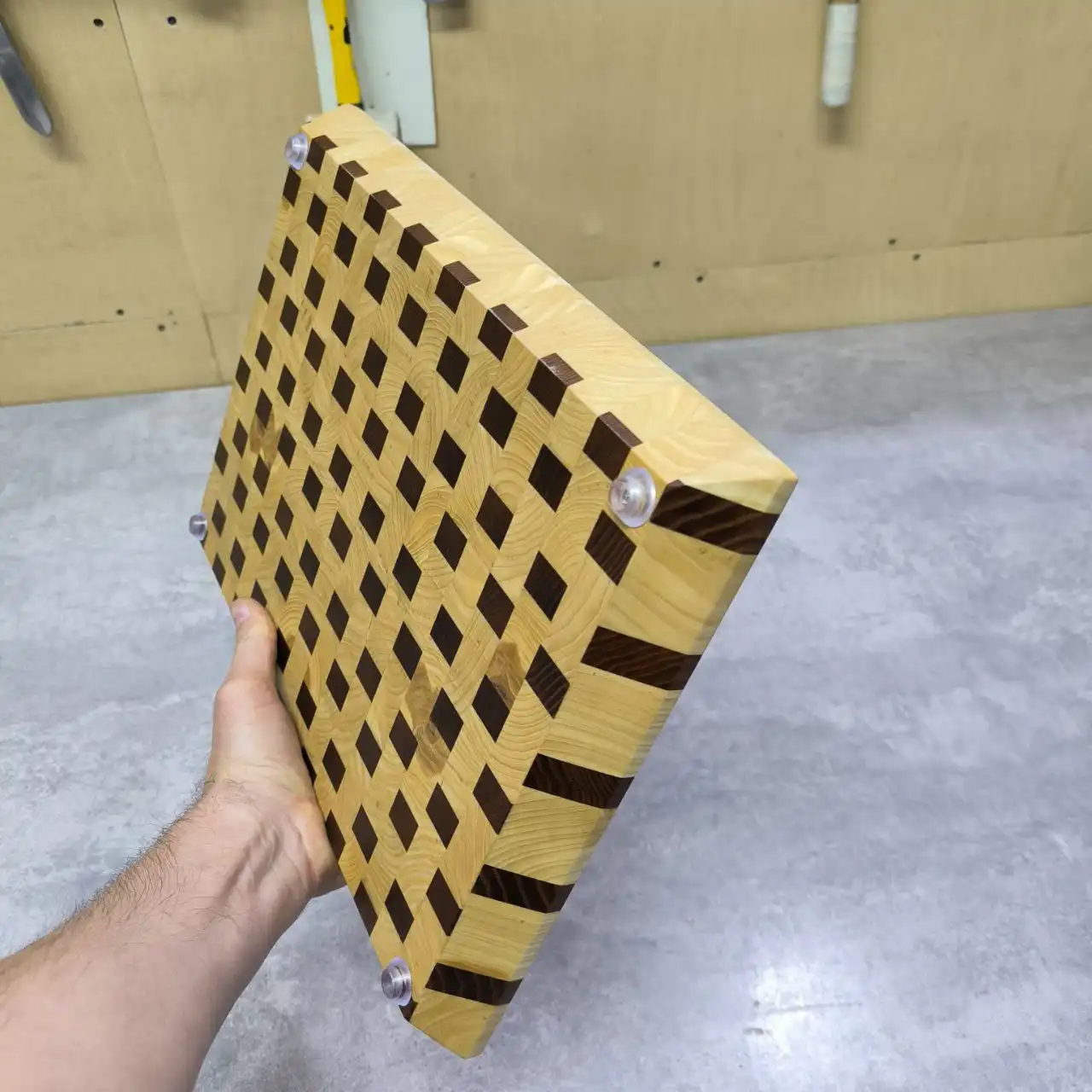 Торцевая разделочная доска из ясеня