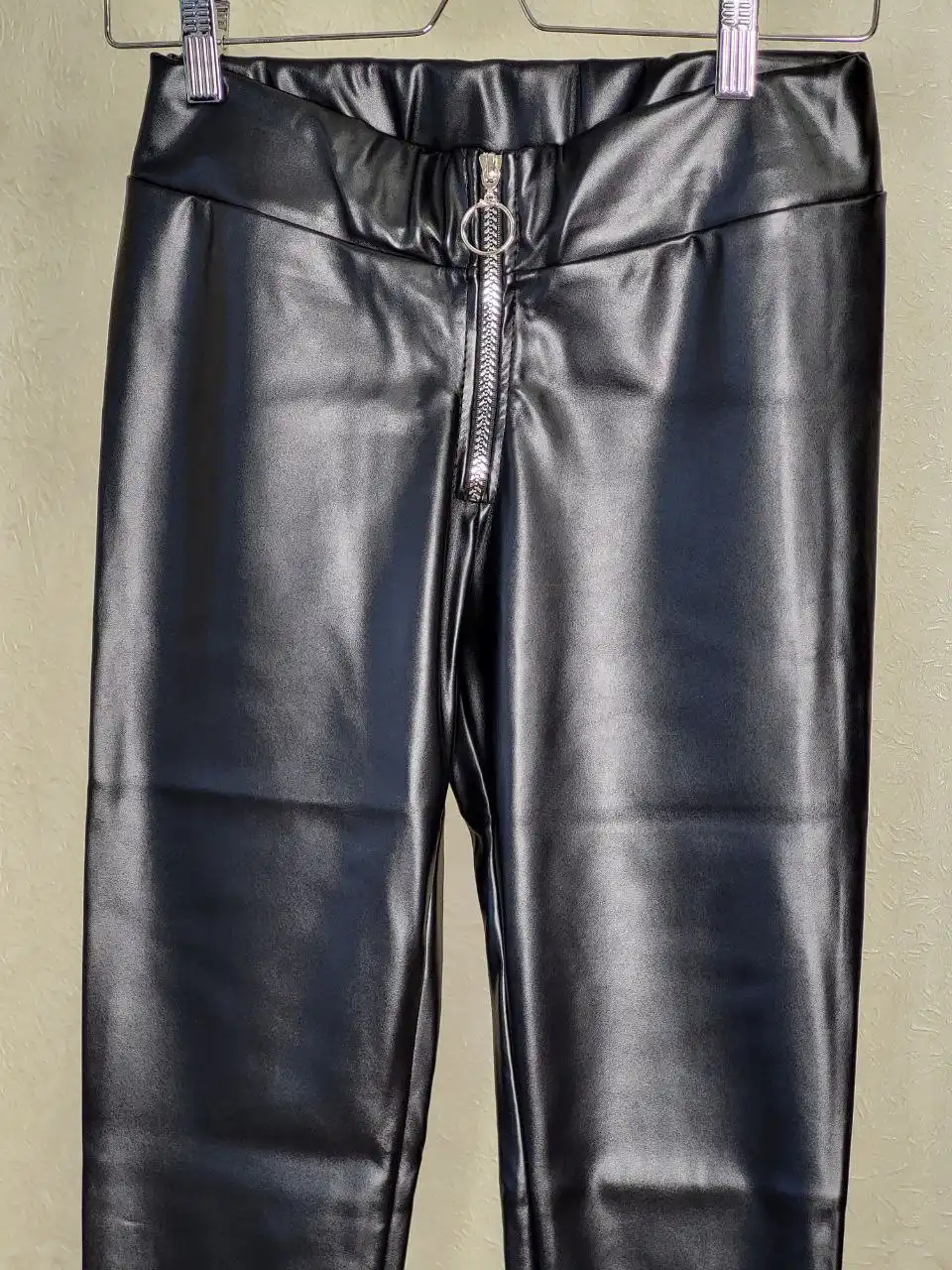 Лосины - брюки из экокожи новые размер L
