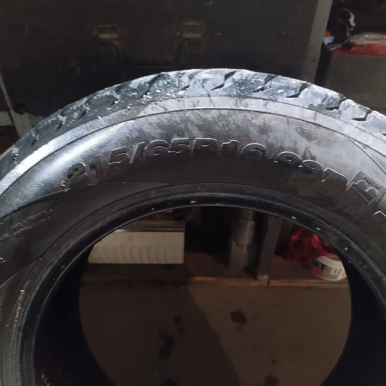 Продажа зимних шин 215/65 R16