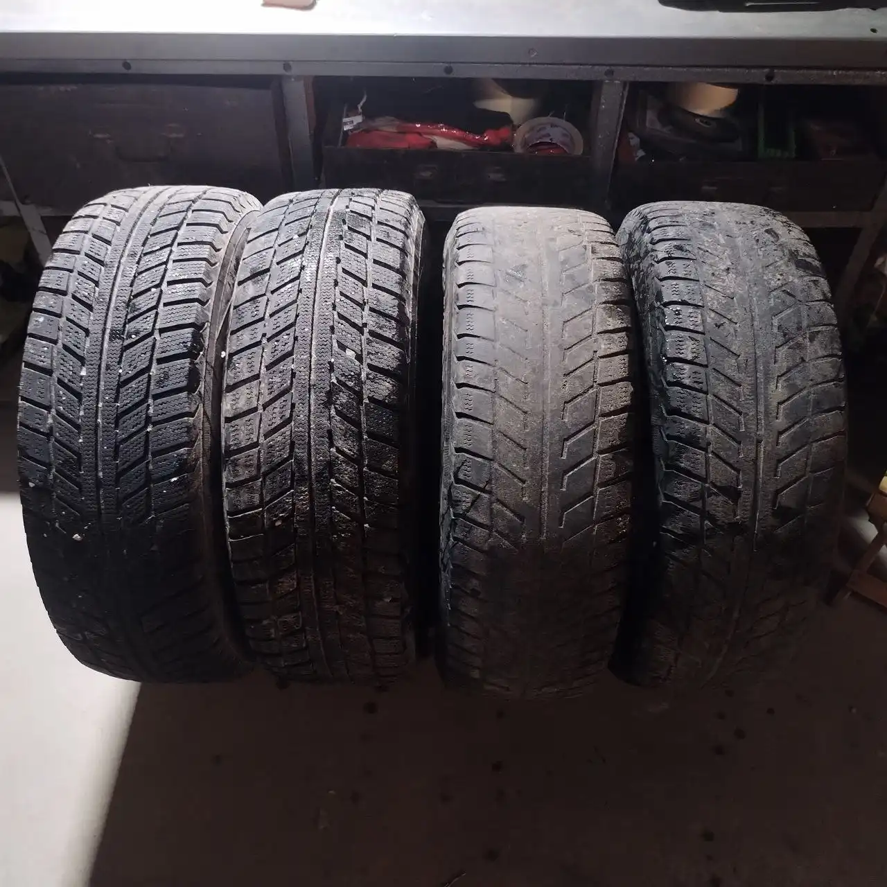 Продажа зимних шин 215/65 R16