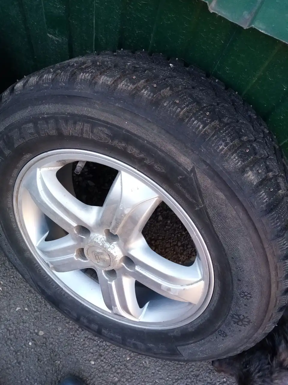 Продажа зимних колес Kumho 215/65R16