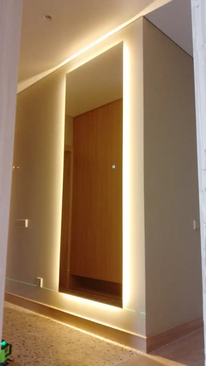Установка подсветки зеркал в ванной и прихожей