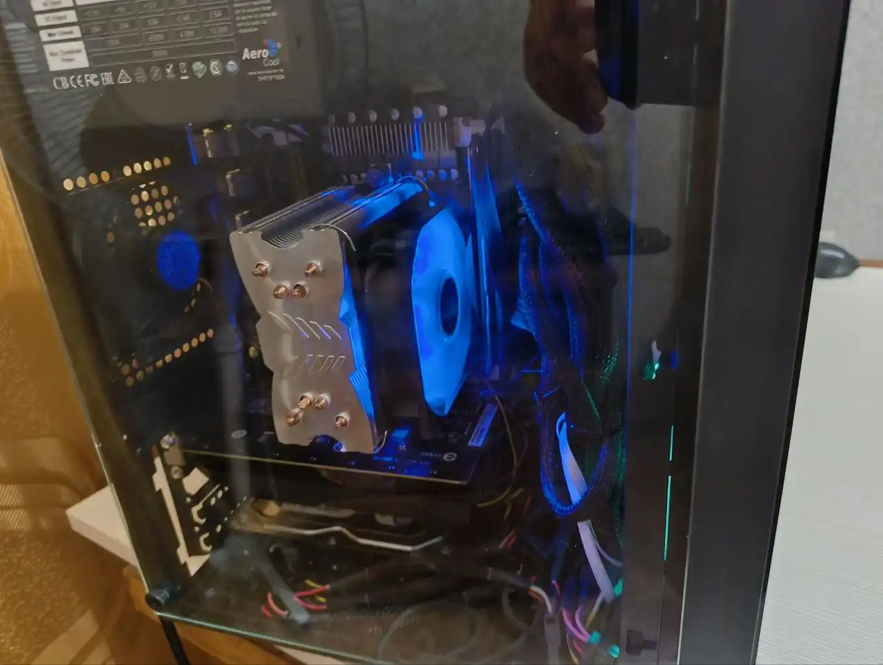 Продам бюджетный игровой компьютер с монитором Samsung