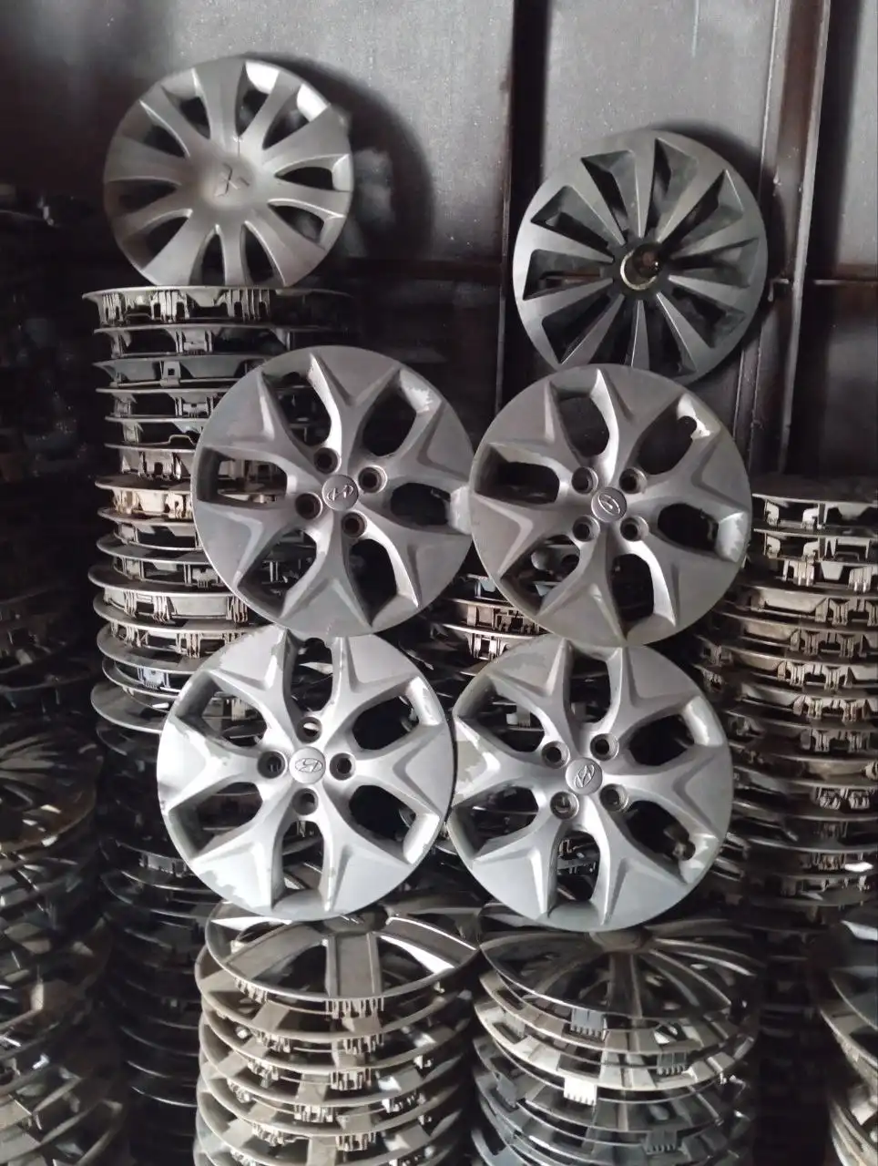 Продам оригинальный комплект колпаков на Хёндай R15 - Запчасти (Авто) в Самара