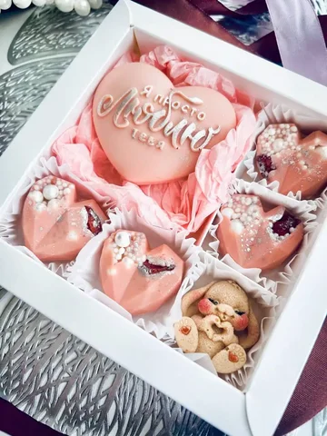 Бокс бельгийского шоколада с малиной на День Влюбленных - Ножи в Самара