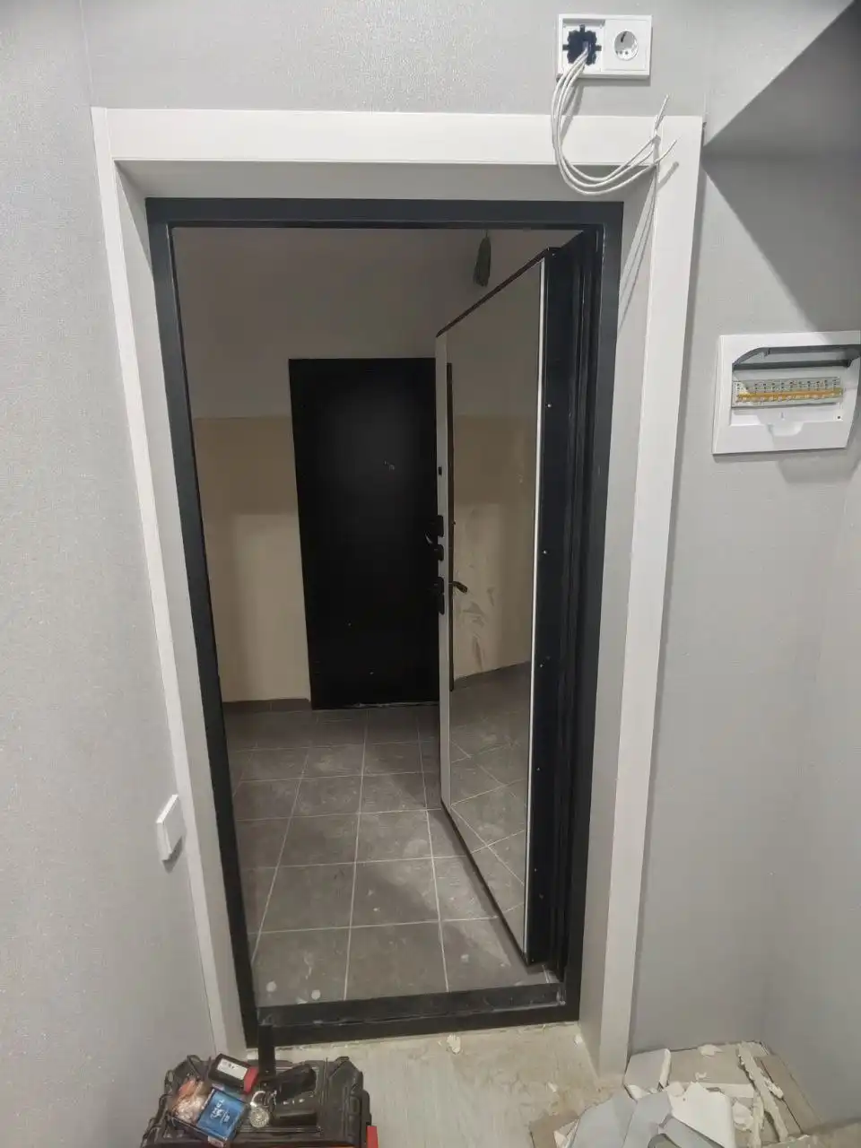 Установка межкомнатных и входной двери с облагораживанием косяка - Монтаж дверей (Услуги) в Самара