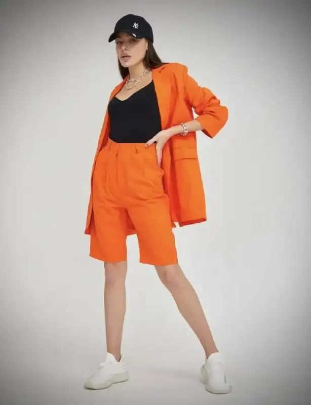 Продажа женского костюма 42 размера - Костюмы (Одежда) в Самара