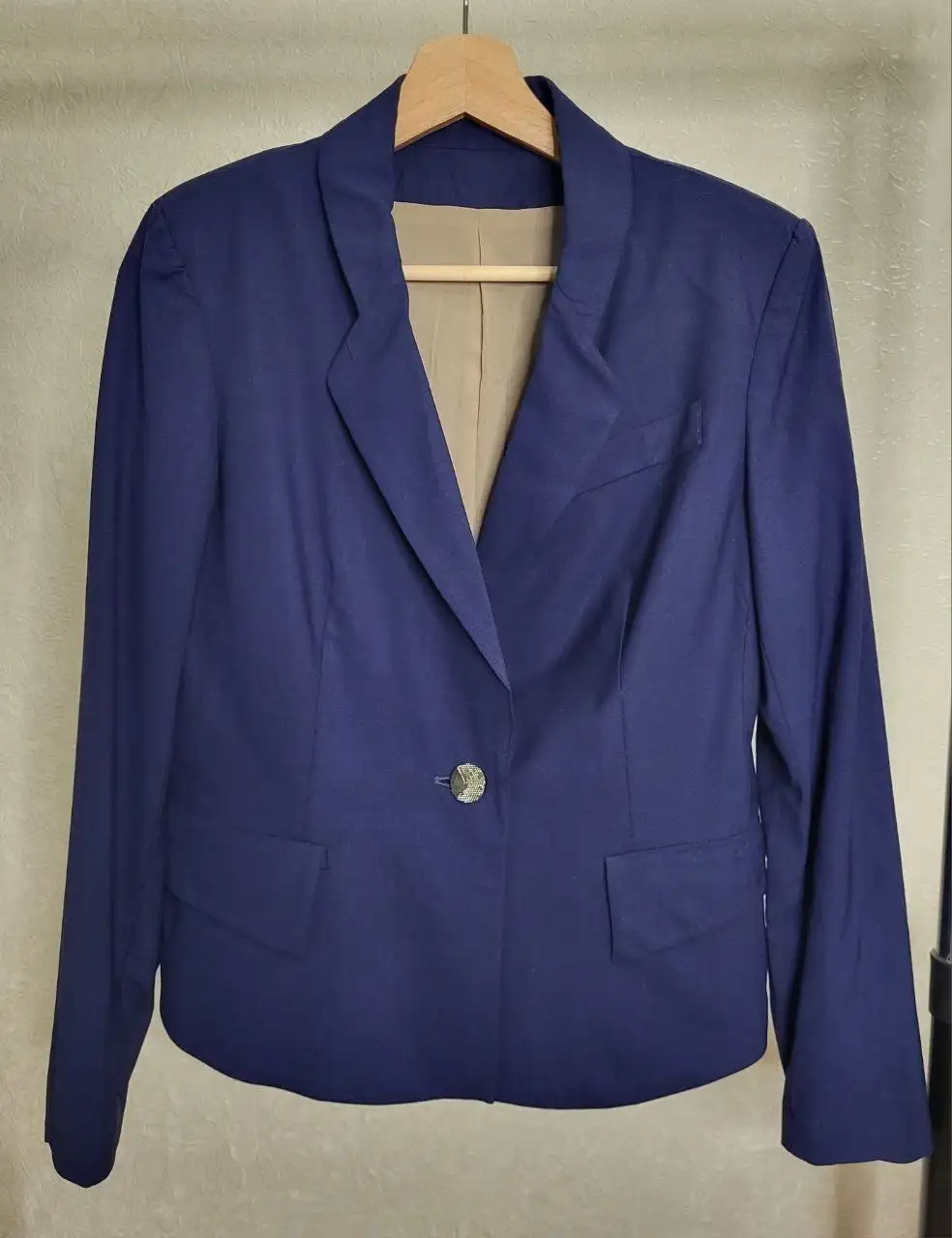 Костюм женский (пиджак и юбка) индивидуальный пошив б/у - Одежда в Самара