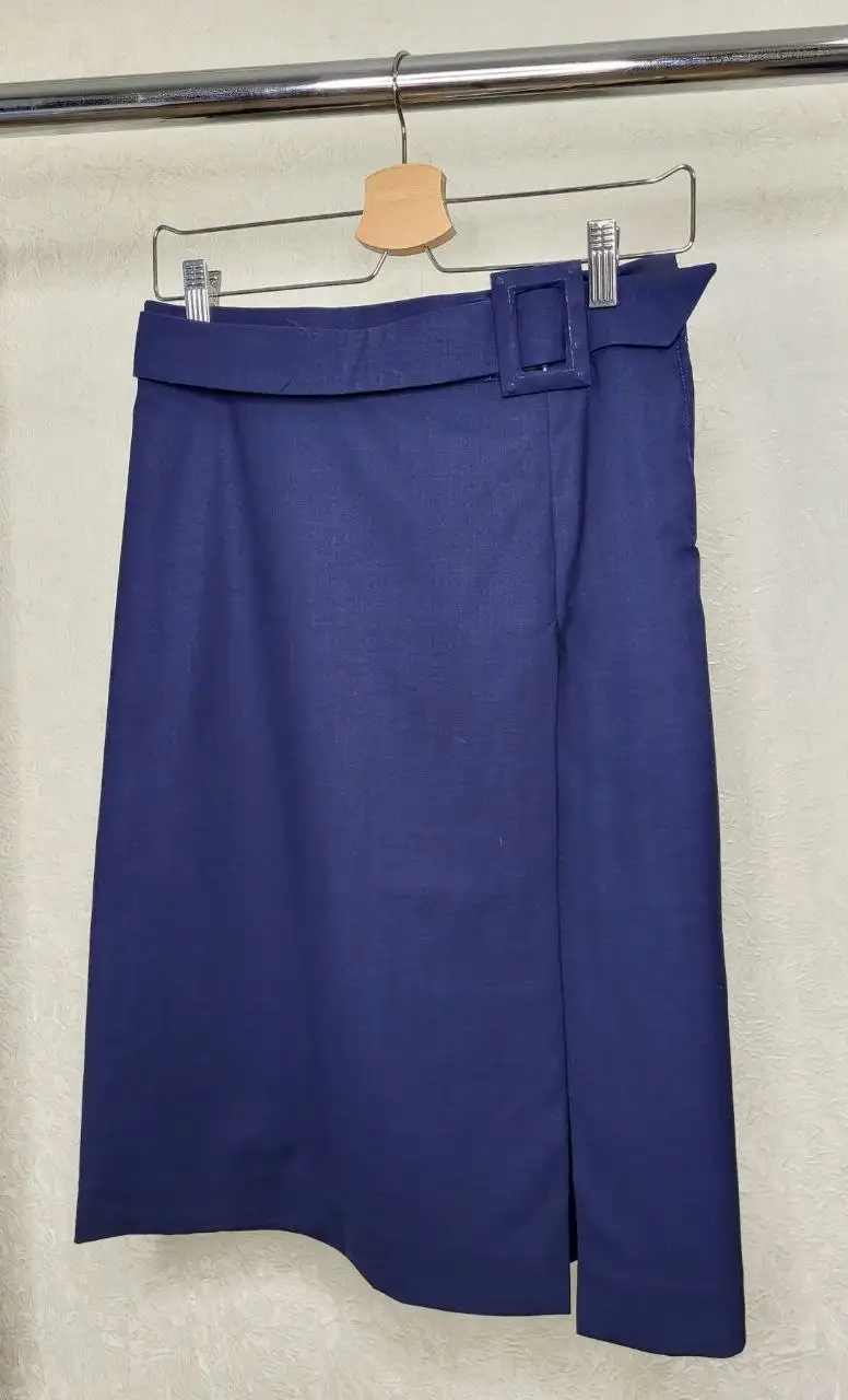 Костюм женский (пиджак и юбка) индивидуальный пошив б/у - Одежда в Самара