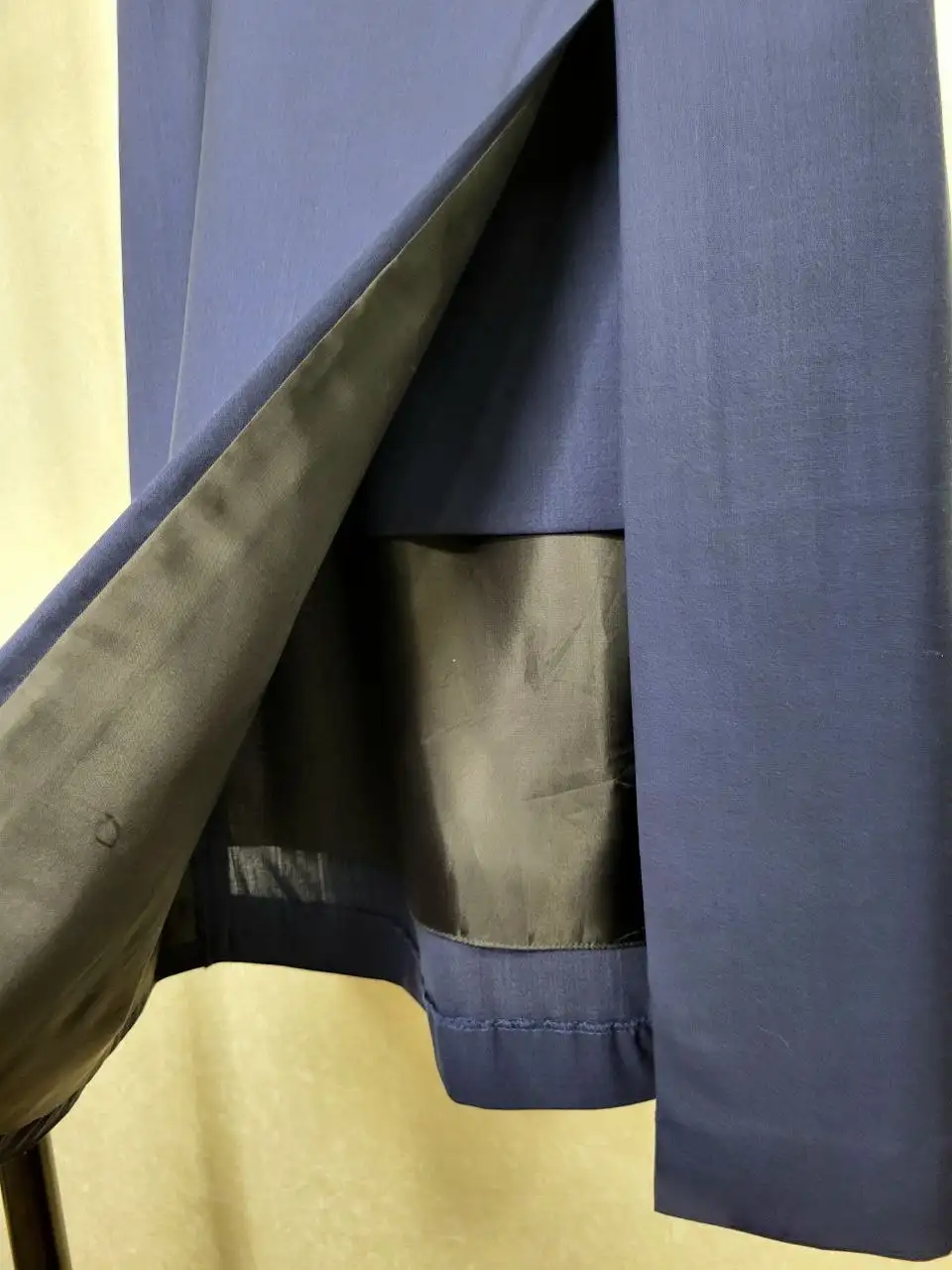 Костюм женский (пиджак и юбка) индивидуальный пошив б/у - Одежда в Самара