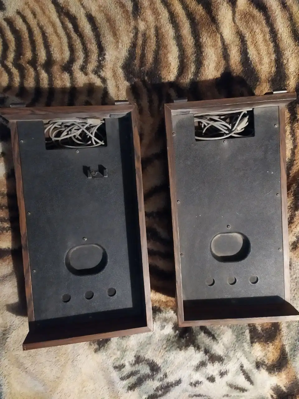 Продам винтажные колонки от магнитофона Sony и коллекционные футболки с рок группами - Верхняя одежда (Одежда) в Самара
