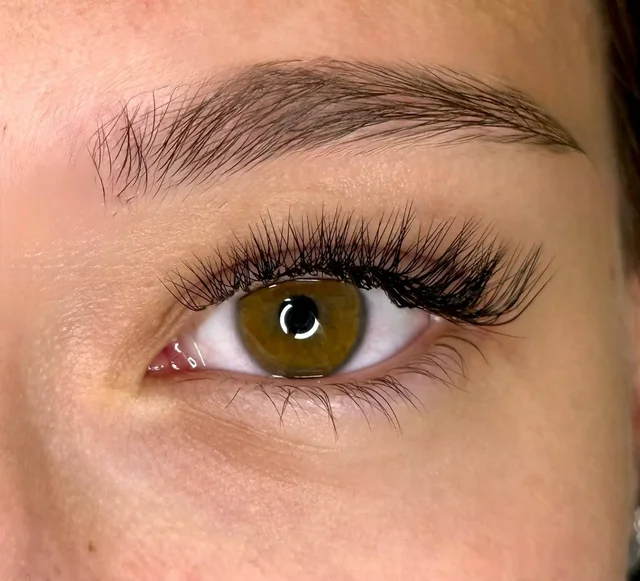 Наращивание ресниц от мастера Полины - Красота и здоровье в Оренбург