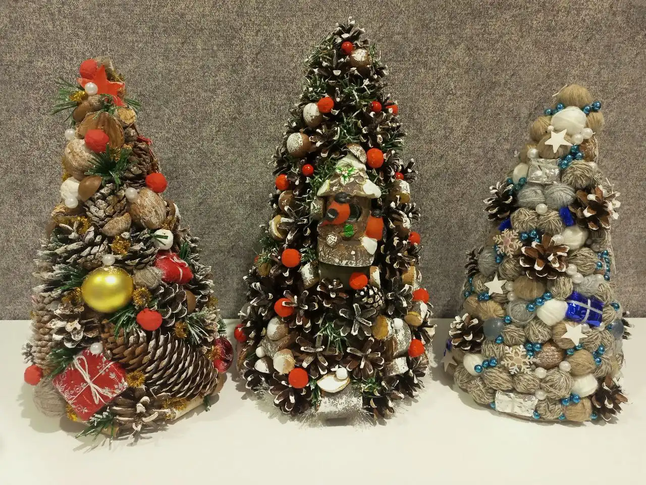 Новогодние украшения и подарки