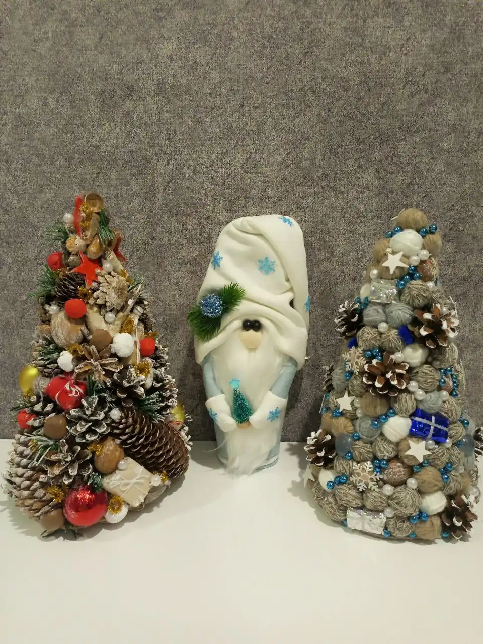 Новогодние украшения и подарки