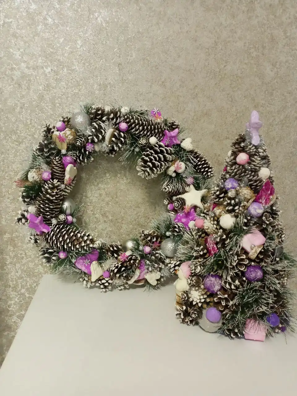 Новогодние украшения и подарки