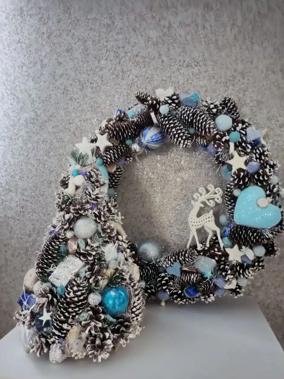 Новогодние украшения и подарки