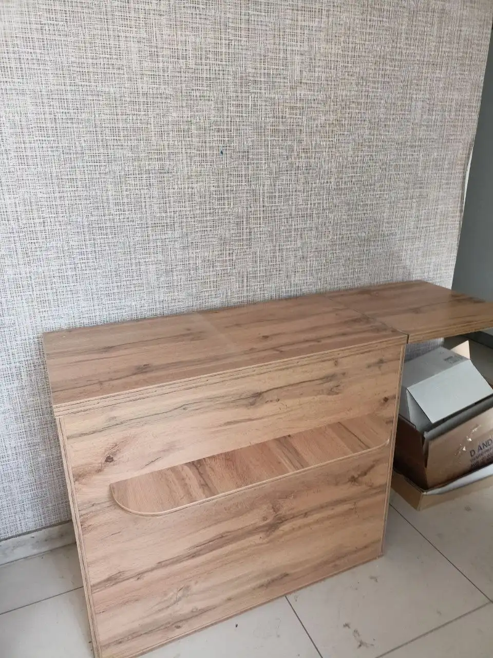 Продам кассовый торговый прилавок с полкой под сумки