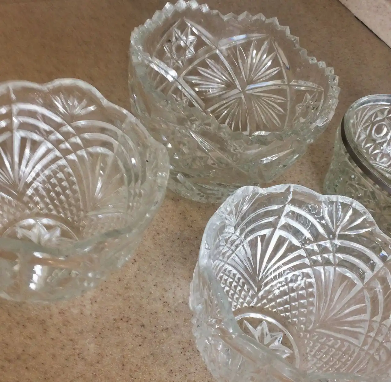 Продажа советской посуды, электроники и бытовых товаров в Оренбурге