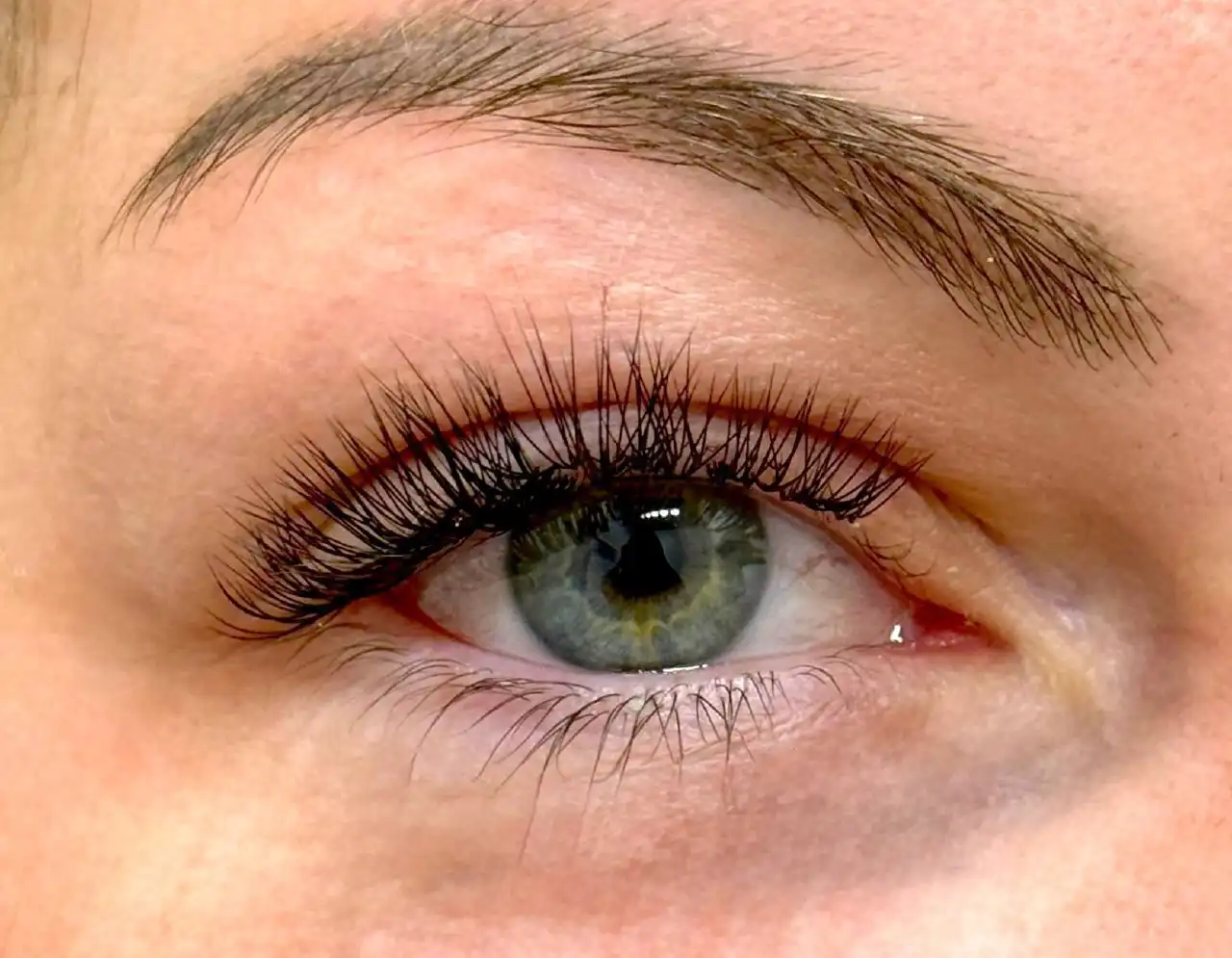 Услуги мастера по наращиванию ресниц в Оренбурге