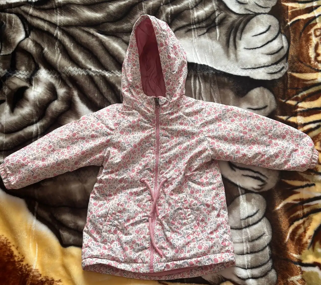 Демисезонная куртка для девочки рост 92 см - Одежда для детей (Товары для детей) в Оренбург