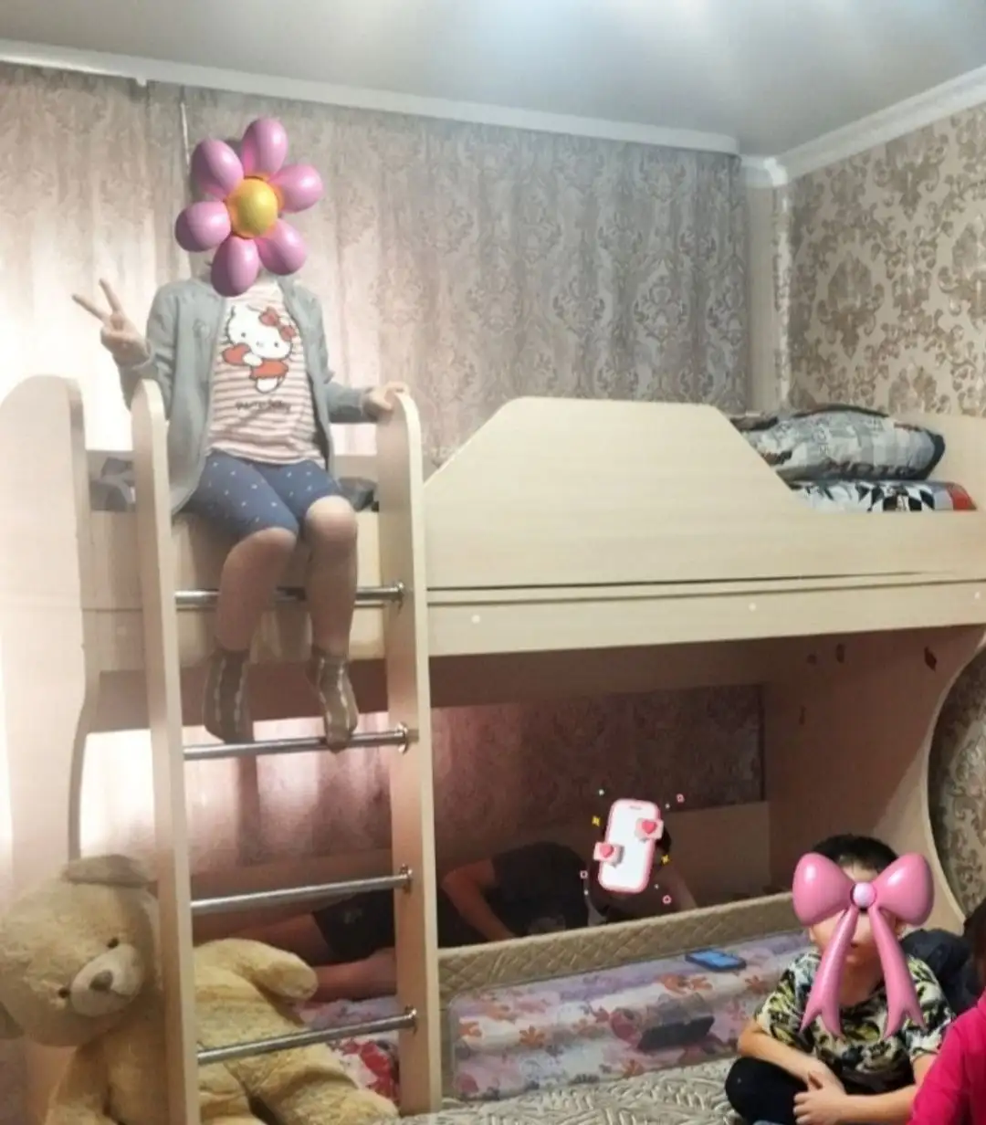 Отдам двухъярусную кровать за торт - Мебель (Для дома и дачи) в Оренбург